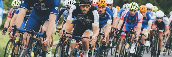 国际奥委会主席在新闻发布会上的发言照片