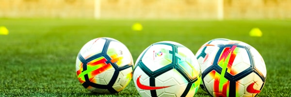 中国运动员在杭州亚运会上领奖的瞬间